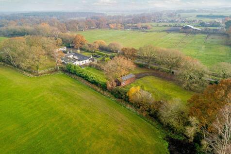 Airfield Lodge (Wigsley)-6.jpg