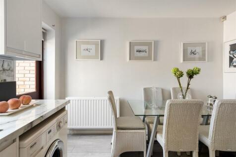 Magpie Close E7