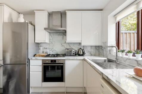 Magpie Close E7