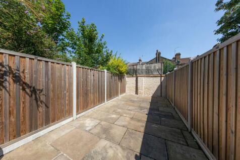 Magpie Close E7