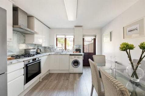 Magpie Close E7