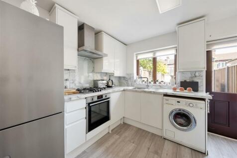 Magpie Close E7