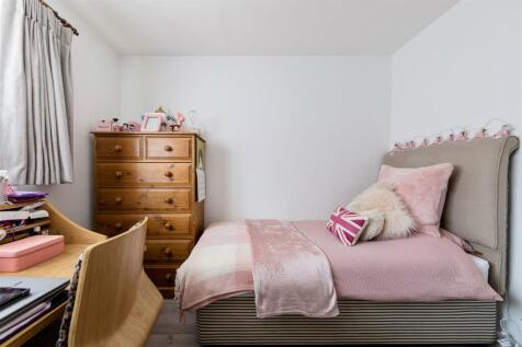 Magpie Close E7