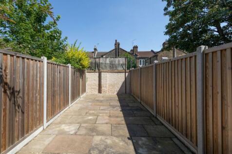 Magpie Close E7