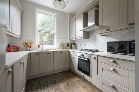 Cavendish Drive E11