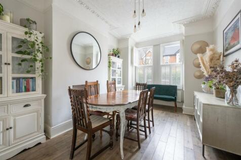 Cavendish Drive E11