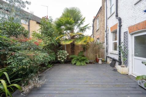 Cavendish Drive E11