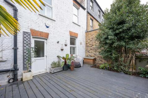 Cavendish Drive E11