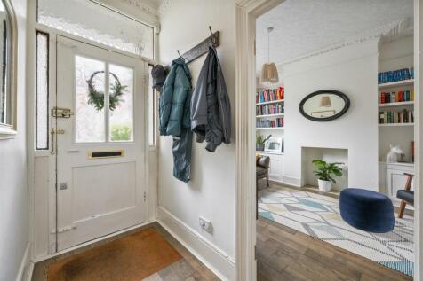 Cavendish Drive E11