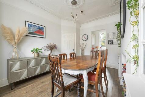 Cavendish Drive E11