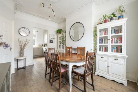 Cavendish Drive E11