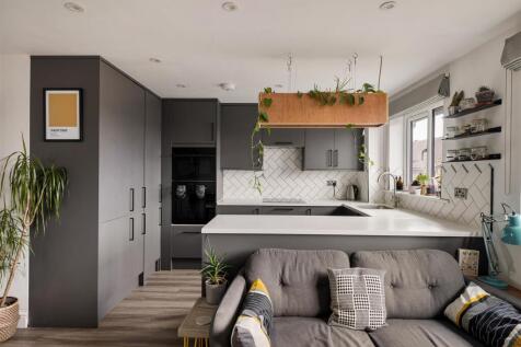 5, South Birkbeck Road E11