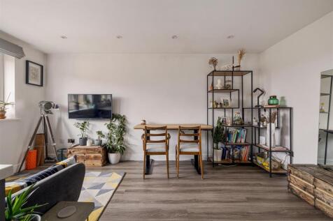5, South Birkbeck Road E11