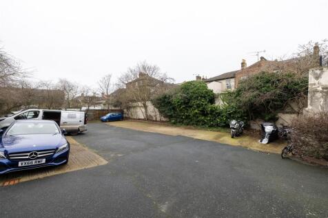 5, South Birkbeck Road E11