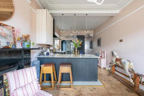 Richmond Road, E11