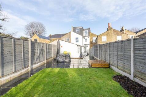 Lytton Road, E11