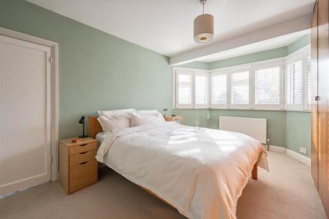 Elmcroft Close E11