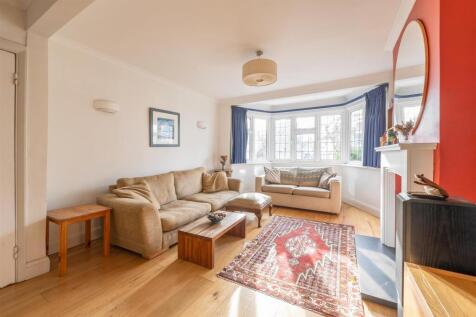 Elmcroft Close E11