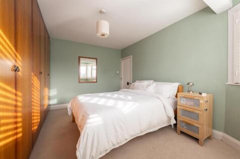 Elmcroft Close E11