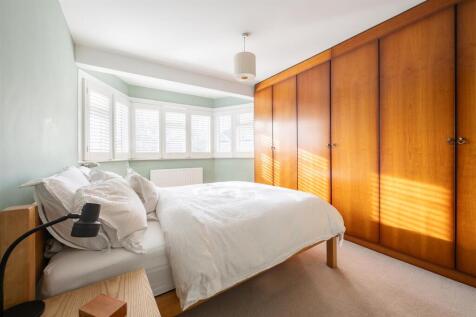 Elmcroft Close E11