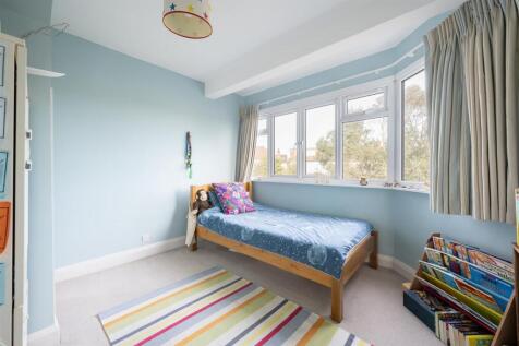 Elmcroft Close E11