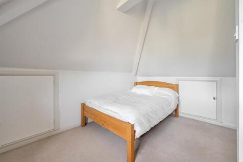 Elmcroft Close E11