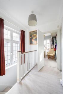 Elmcroft Close E11