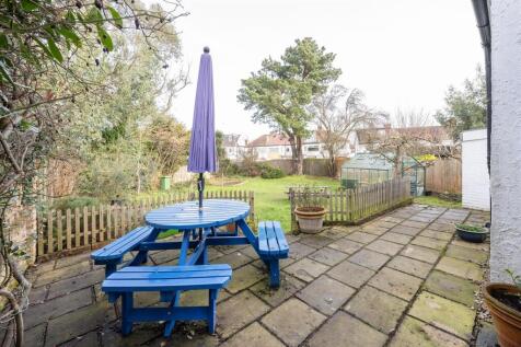 Elmcroft Close E11