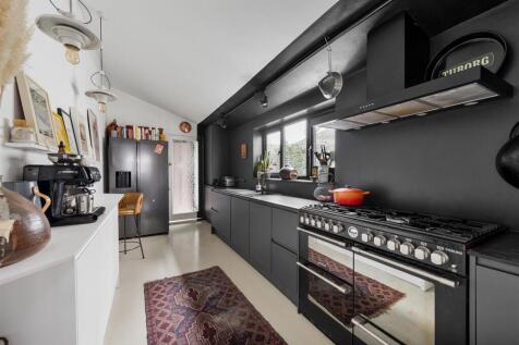 Stafford Road E7