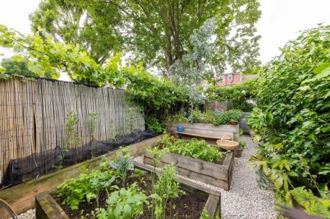 Stafford Road E7