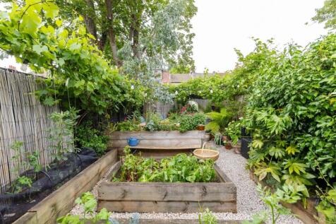 Stafford Road E7