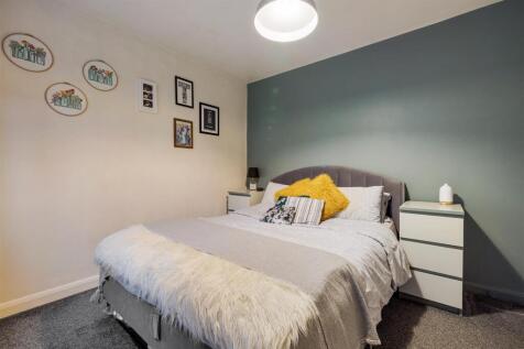 17, Teesdale Road E11