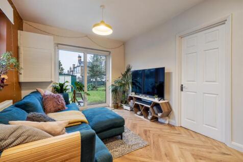 17, Teesdale Road E11