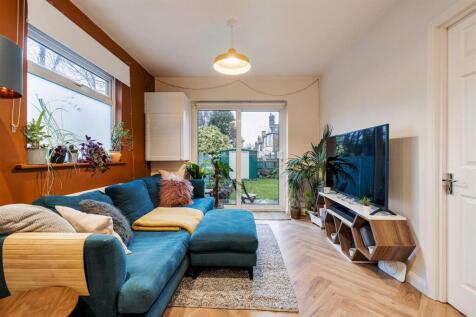 17, Teesdale Road E11