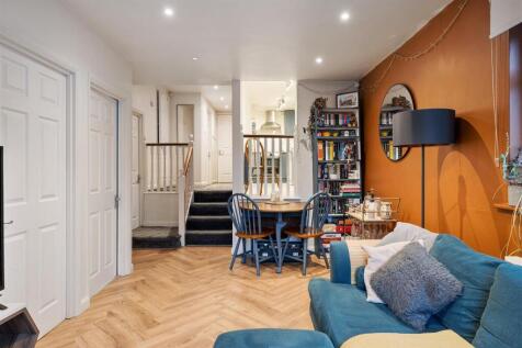 17, Teesdale Road E11