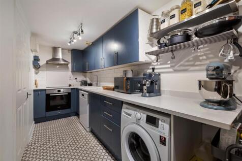 17, Teesdale Road E11