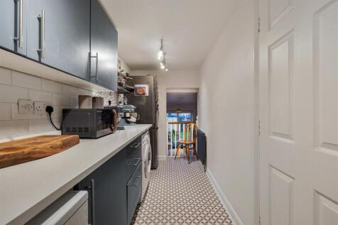 17, Teesdale Road E11