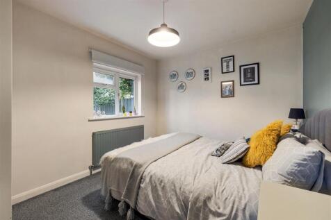 17, Teesdale Road E11