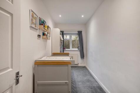 17, Teesdale Road E11