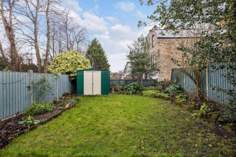 17, Teesdale Road E11