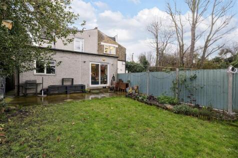 17, Teesdale Road E11