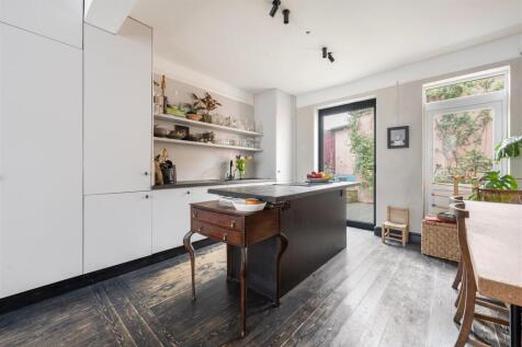 Neville Road E7