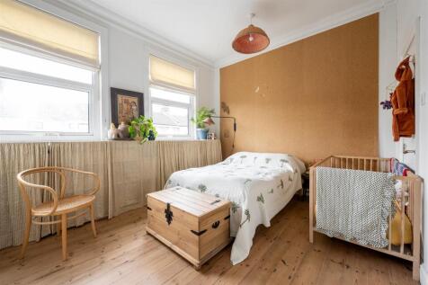 Neville Road E7