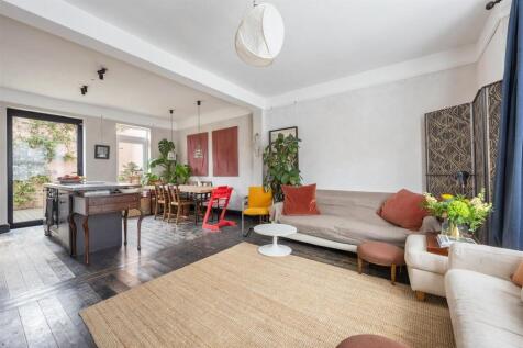 Neville Road E7