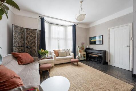 Neville Road E7