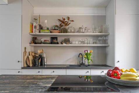 Neville Road E7
