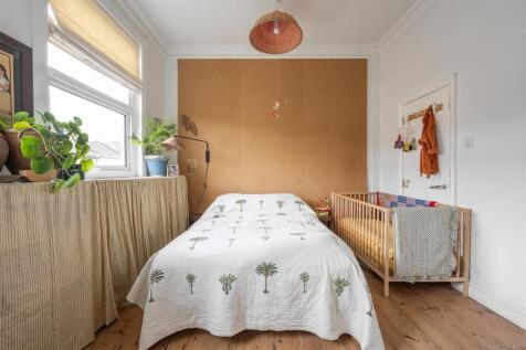 Neville Road E7