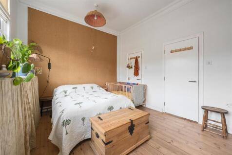 Neville Road E7