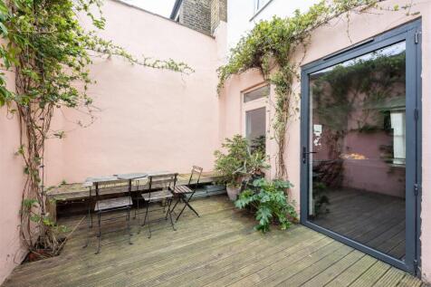 Neville Road E7