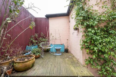 Neville Road E7